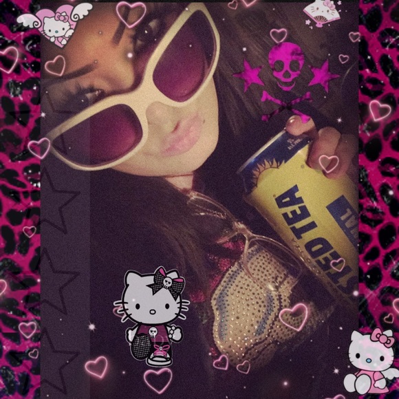 Meet your Posher, Vivian - Picture 2 of 2